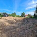 Tvenkinyje nesilaiko vanduo