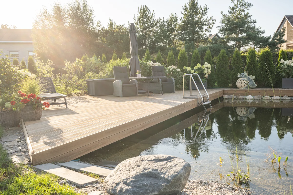 Natūralia biologija valomas maudymosi baseinas