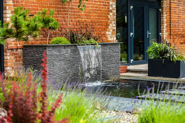 Tekančio vandens elementai